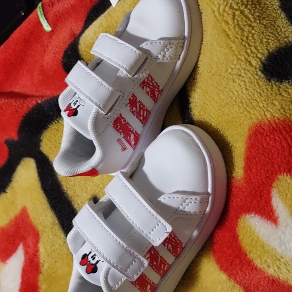 Toddler girls adidas shoes - Picture 1 of 3